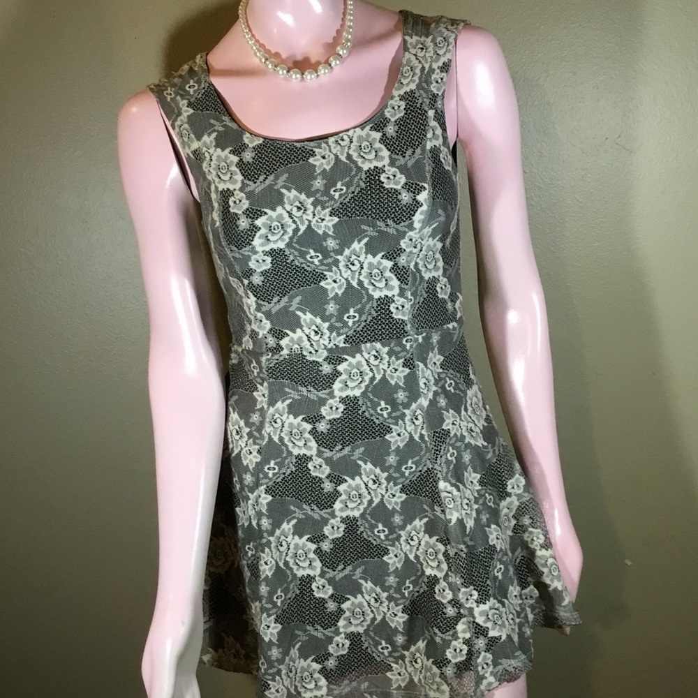 Luna Tiks size Small floral lace Sleeveless dress